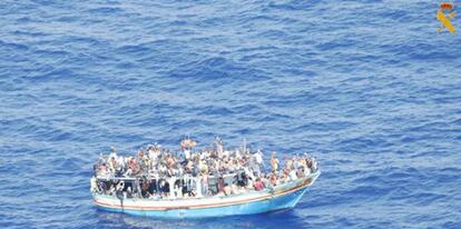 En la embarcaci&oacute;n viajaban 400 personas.