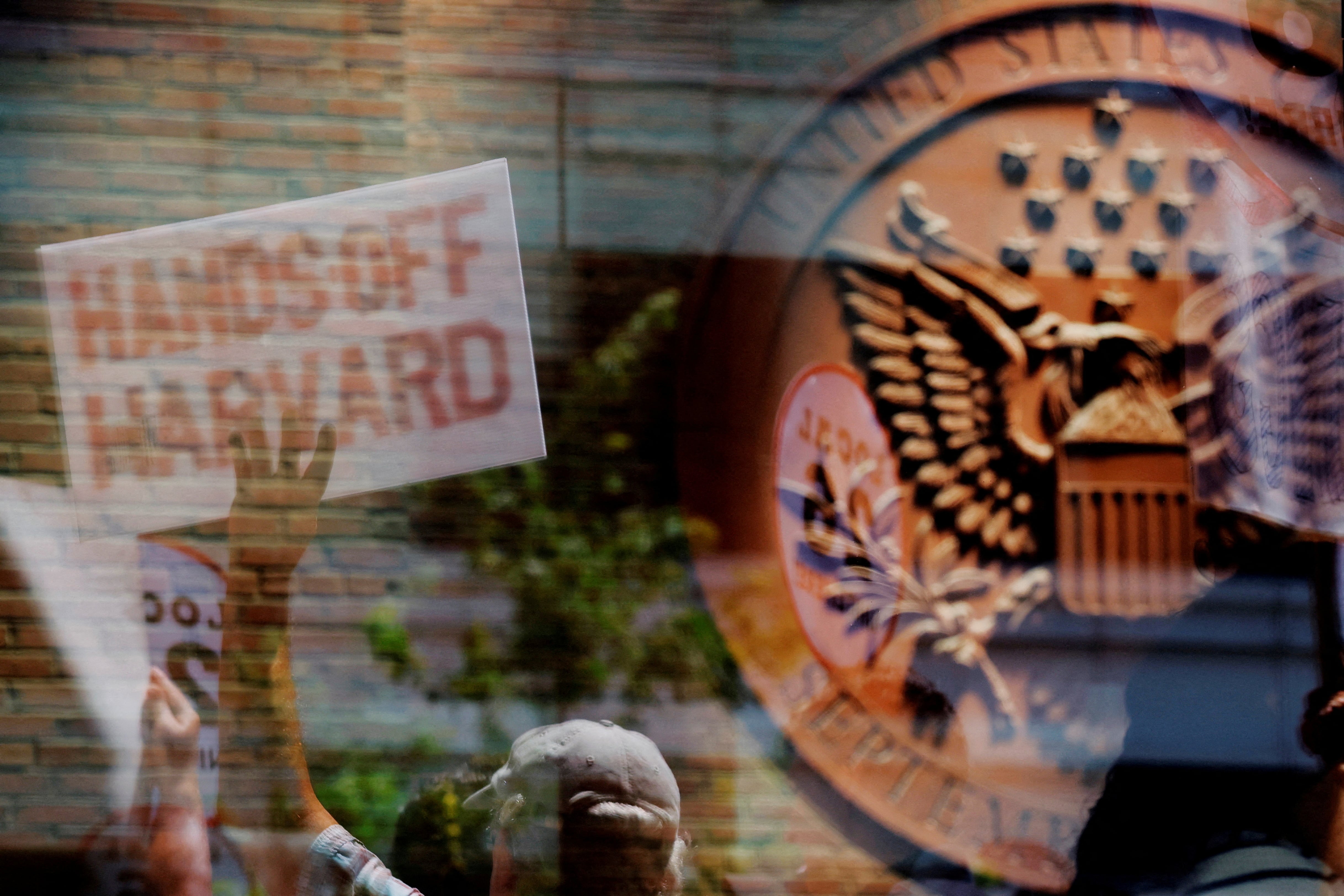 Harvard gana una batalla judicial clave en su lucha contra las presiones de Trump