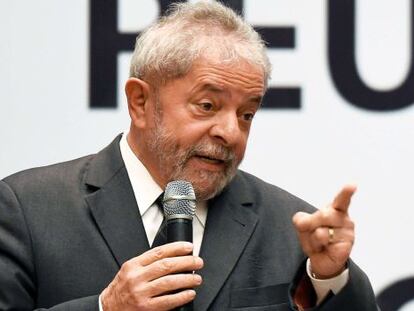 Lula fala durante encontro do PT em Bras&iacute;lia.