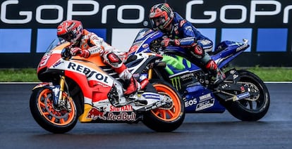 Marc Márquez y Maverick Viñales, durante la clasificación del GP de Alemania en Sachsenring.