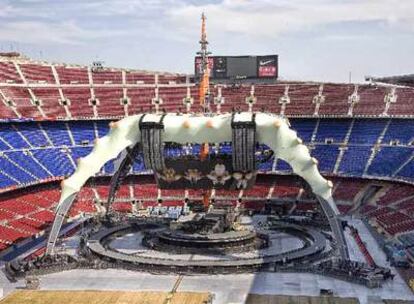 El escenario de U2 en el Camp Nou de Barcelona.