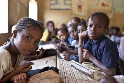 Ni&ntilde;os en una escuela de Timbuctu, en Mal&iacute;.