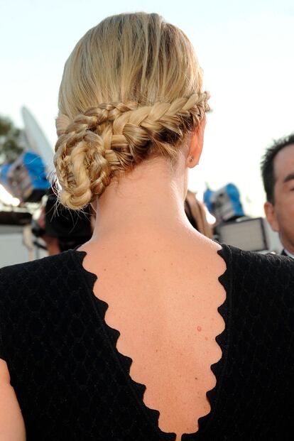 El elaboradísimo peinado de Charlize, que incluye un postizo trenzado, fue de los más bonitos de la gala.