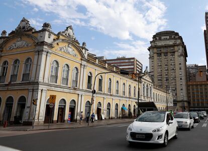 Em 1º de abril, manifestantes pró-Bolsonaro pediram a reabertura do comércio em Porto Alegre, numa carreata.