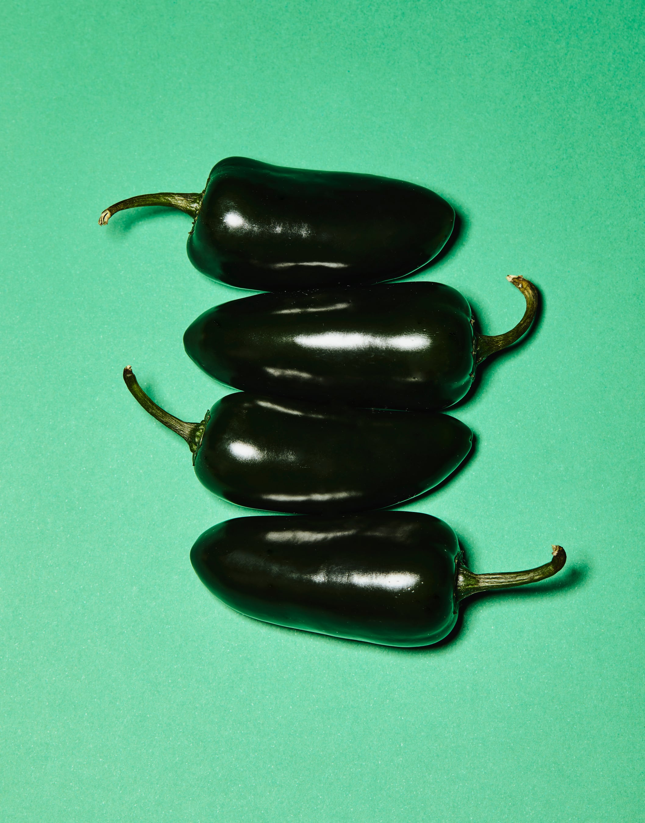 Verdes, rojos, amarillos, dulces, picantes, carnosos... Una oda visual al pimiento