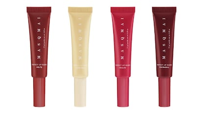 El labial está disponible en cuatro tonos: Baby Fig, Cherry Pie, Vanilla Honey y Wild Blackberry.