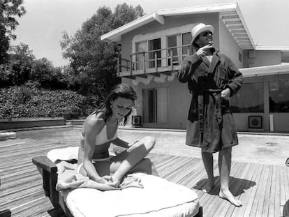 Anjelica Huston e Jack Nicholson, em julho de 1974.