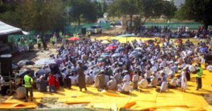 Concentración de musulmanes en el campus de la mezquita de Reus 