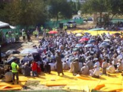 Concentración de musulmanes en el campus de la mezquita de Reus 