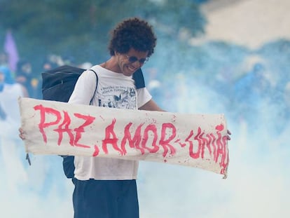 Manifestante durante protesto contra a PEC do Teto, no dia 13.