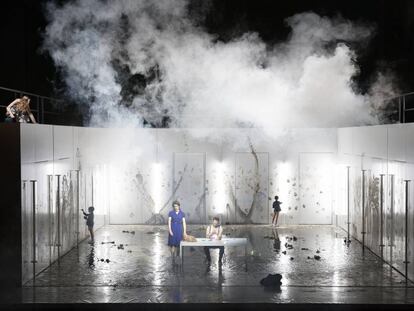 Una escena de la ópera 'Las benévolas', versión de la novela de Jonathan Littell, estrenada en Amberes.