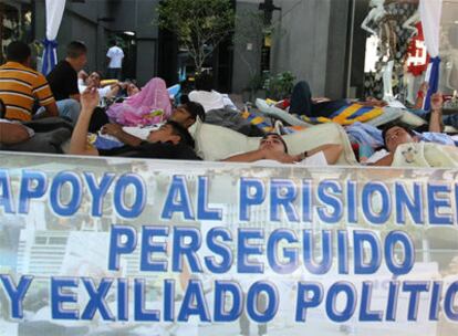 Aspecto de la protesta de estudiantes ante la sede de la OEA en Caracas.