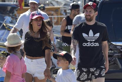 Antonella Roccuzzo, Leo Messi y su hijo mayor.