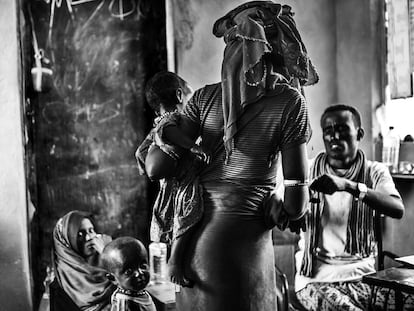 Dagu: an afari version of the classic 'macuto radio'... and in serious use