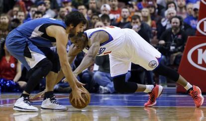 Thaddeus Young y Ricky Rubio.