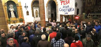 Los vecinos de Teba se movilizan para pedir ayudas tras la enorme riada que sufrió la zona.