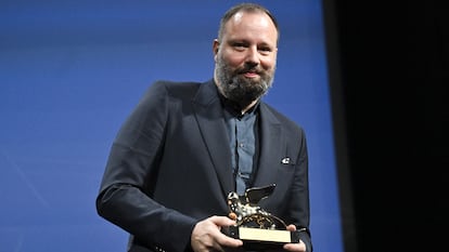 Director Yorgos Lanthimos poses with the Golden Lion for Best Film he reveived for 'Poor Things' during the award ceremony of the 80th Venice Film Festival on September 9, 2023 at Venice Lido.