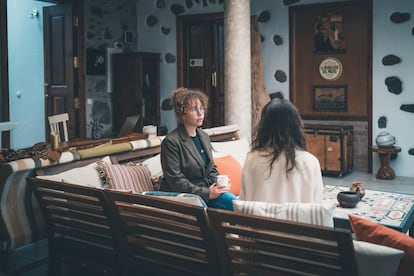 Sonia Amroun (l), a 34-year-old entrepreneur from Paris, in Casa Benahoares.