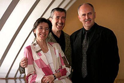 De izquierda a derecha, Inés Argüelles, Emilio Sagi y Jesús López Cobos, ayer en el Teatro Real.