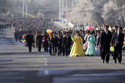 La ciudad está ya engalanada para uno de los hitos de su calendario político. Celebra una sesión extraordinaria de su Asamblea Popular —el Legislativo—, para conmemorar el quinto aniversario del nombramiento de su líder Kim Jong-un como secretario general del Partido de los Trabajadores.