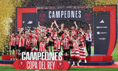 El Athletic celebra la Copa del Rey.