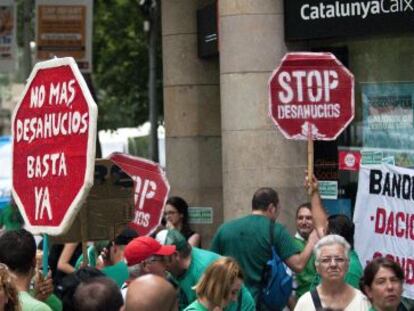 Ocupaci&oacute;n de una sucursal de Catalunya Caixa por la PAH.