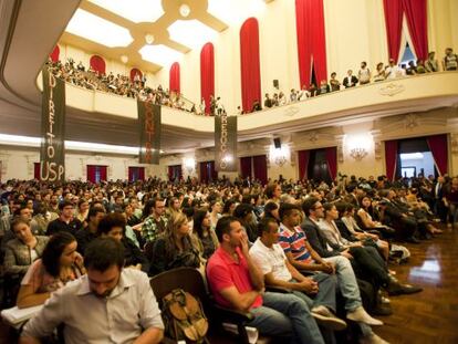 Debate sobre a redu&ccedil;&atilde;o da maioridade penal no sal&atilde;o nobre da Faculdade de Direito da USP. 