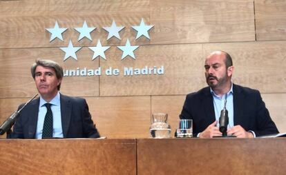 Ángel Garrido junto a Pedro Rollán en rueda de prensa.