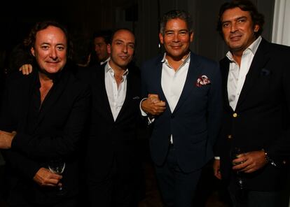 El interiorista Tomás Alía; Andrés White, de Sotheby's; Boris Izaguirre, que presentó la ceremonia y Perico Sáez