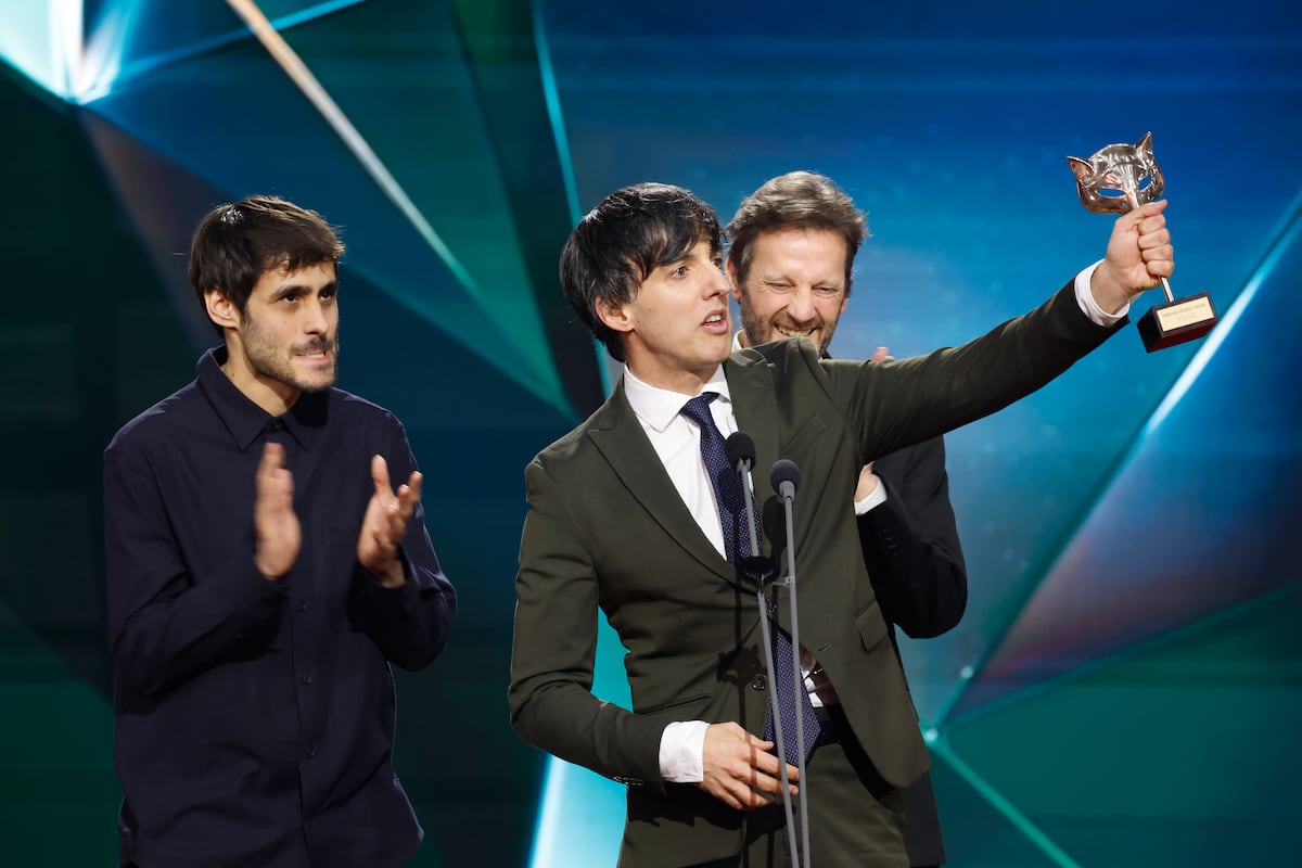 Celebrar premios con cortes de mangas