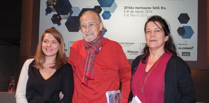 Azkuna, entre Laure Kaltenbach, directora de Forum d’Avignon (izquierda) y Lourdes Fernández, cuando se presentó la cita en Bilbao el pasado 6 de febrero.