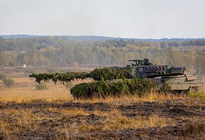 Un carro de combate Leopard 2, durante unas maniobras en Alemania.