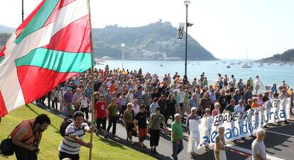 Un momento de la manifestación celebrada ayer en San Sebastián para apoyar a los encausados en el <i>caso Bateragune.</i>