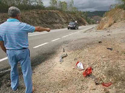 Restos de un accidente de tráfico en Valverde del Camino