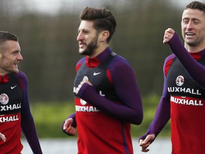 Vardy, Lallana y Cahill, en la sesi&oacute;n de ayer de Inglaterra.