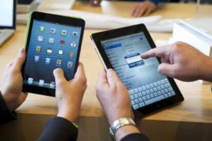 El nuevo iPad saldrá a la venta el martes 5 de febrero por 799 dólares en el caso del modelo wifi y hasta 929 dólares si cuenta con wifi y acceso a redes de telefonía. EFE/Archivo