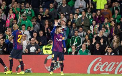 Messi recibe una ovación en el campo del Real Betis tras notar un gol la temporada 2018/2019.