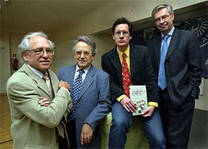 José Álvarez Junco, Santos Juliá, Nigel Townson y Charles Powell (de izquierda a derecha). 

/ LUI