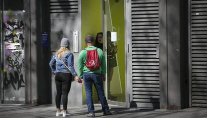 Bloque de pisos turísticos en la calle Consell de Cent de Barcelona.