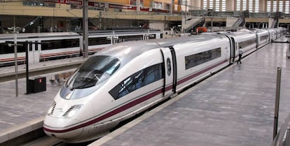 Un Ave en la estación de Zaragoza. 