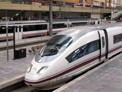 Un Ave en la estación de Zaragoza. 