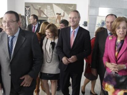 El presidente Fabra, a la derecha, ayer en Alicante.