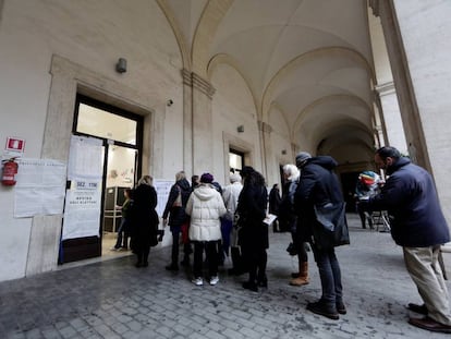 Colégio eleitoral, em Roma, neste domingo.