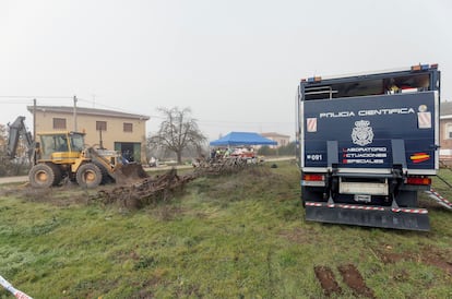 Registro en una propiedad de Ángel Ruiz, Angelillo, sospechoso del asesinato a puñaladas de un matrimonio y de su hijo menor en Burgos, realizado en diciembre de 2021 en un intento por encontrar nuevas pruebas.
