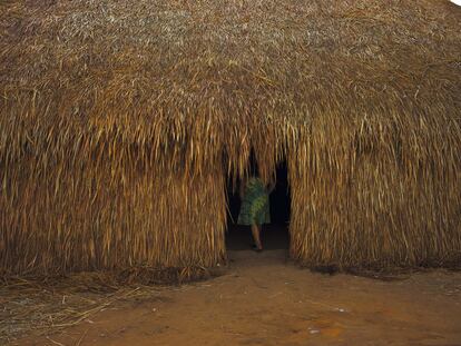 Uma oca da tribo kuikuro na reserva indígena de Xingu, em Mato Grosso (Brasil).