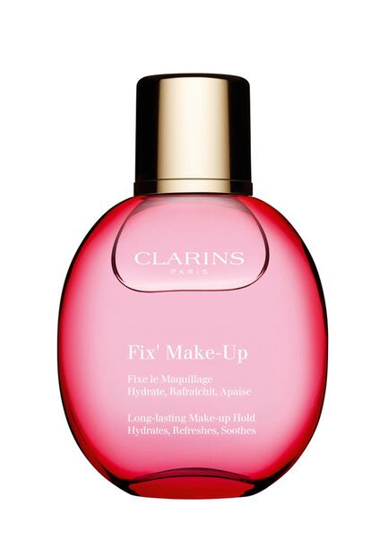 Fix' Make Up de Clarins. Aloe vera y alantoína -una sustancia ultra hidratante y calmante- son la base de la fórmula de esta bruma vaporosa y refrescante que fija el maquillaje y alarga su duración. Además: olor a pomelo y rosa para un bienestar permanente, y el complejo anticonaminación exclusivo de Clarins para una protección extra.