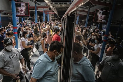 Dozens of passengers wait to board a train at the Príncipe de Pío Metro station in Madrid. 