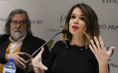 Carme Chaparro, durante la rueda de prensa tras recibir e Primavera de Novela 2017.