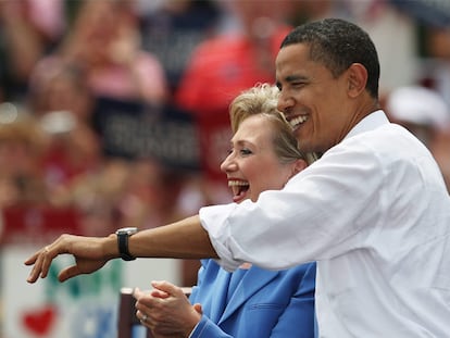 Barack Obama y Hillary Clinton, en su primer mitin conjunto de la campaña presidencial el pasado junio en Unity (New Hampshire).