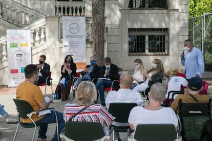 Reunión de víctimas de los atentados del 17-A con la entidad UAVAT y el equipo jurídico de Asociación 11-M que les representó en el juicio.